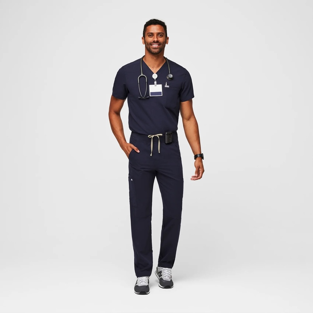 Figs Men’s Medium Navy Set. Leon Top Size M. Axim Cargo Scrub Pants Size M/S